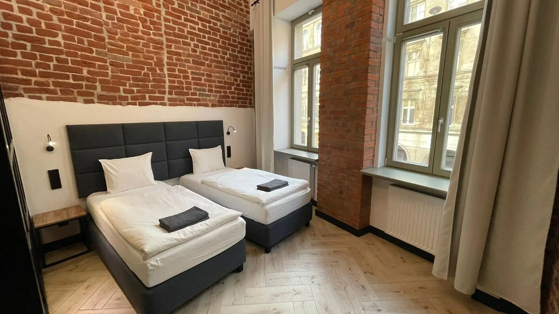 Pod Blekitnymi Podkowami Aparthotel Wrocław 0*,