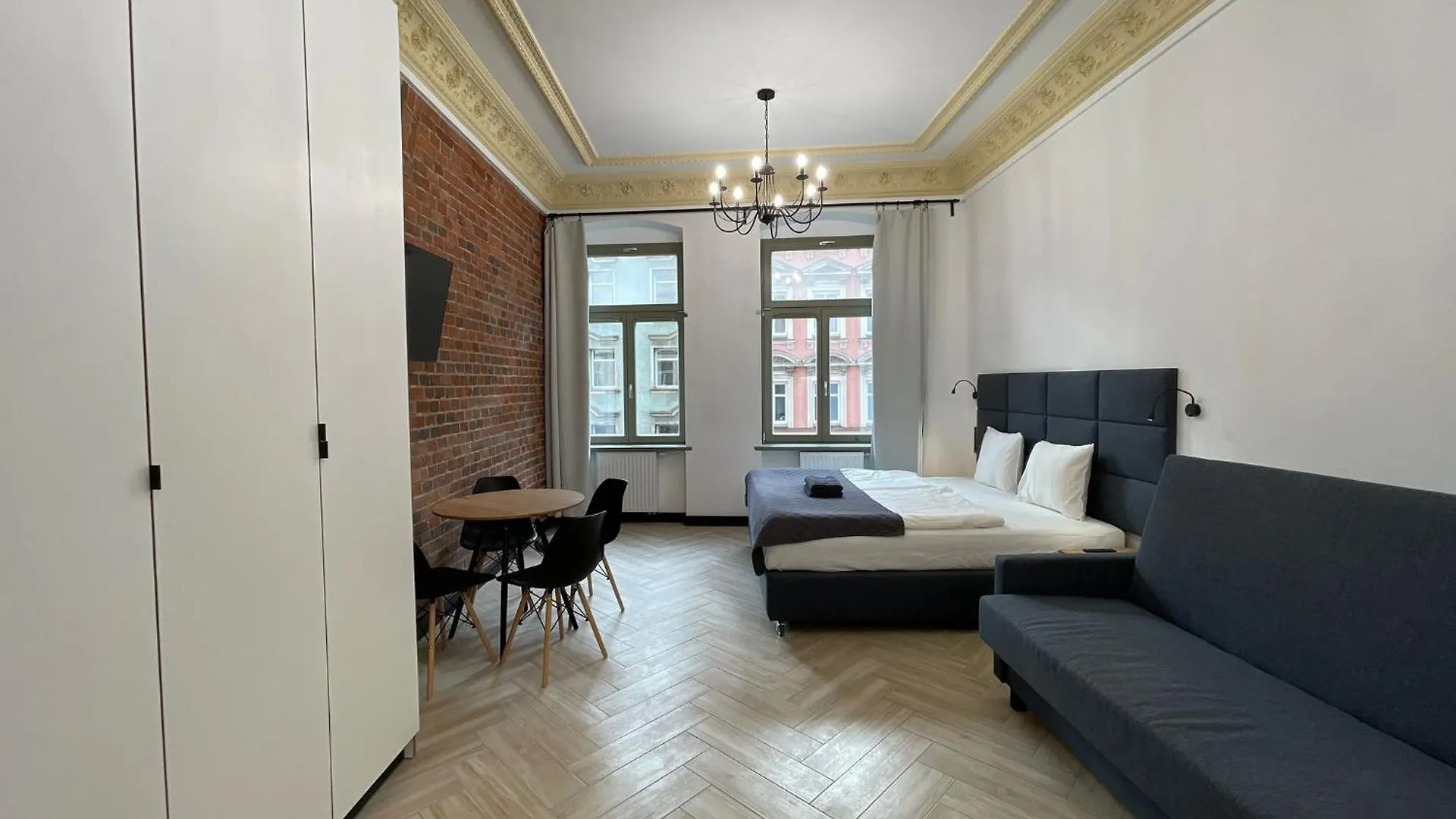 Pod Blekitnymi Podkowami Aparthotel Wrocław