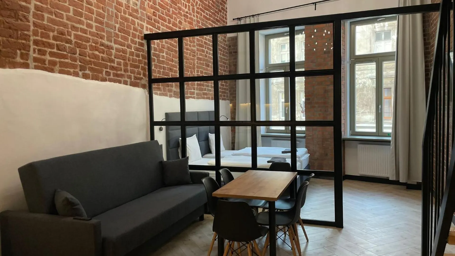 Pod Blekitnymi Podkowami Aparthotel Wrocław 0*,